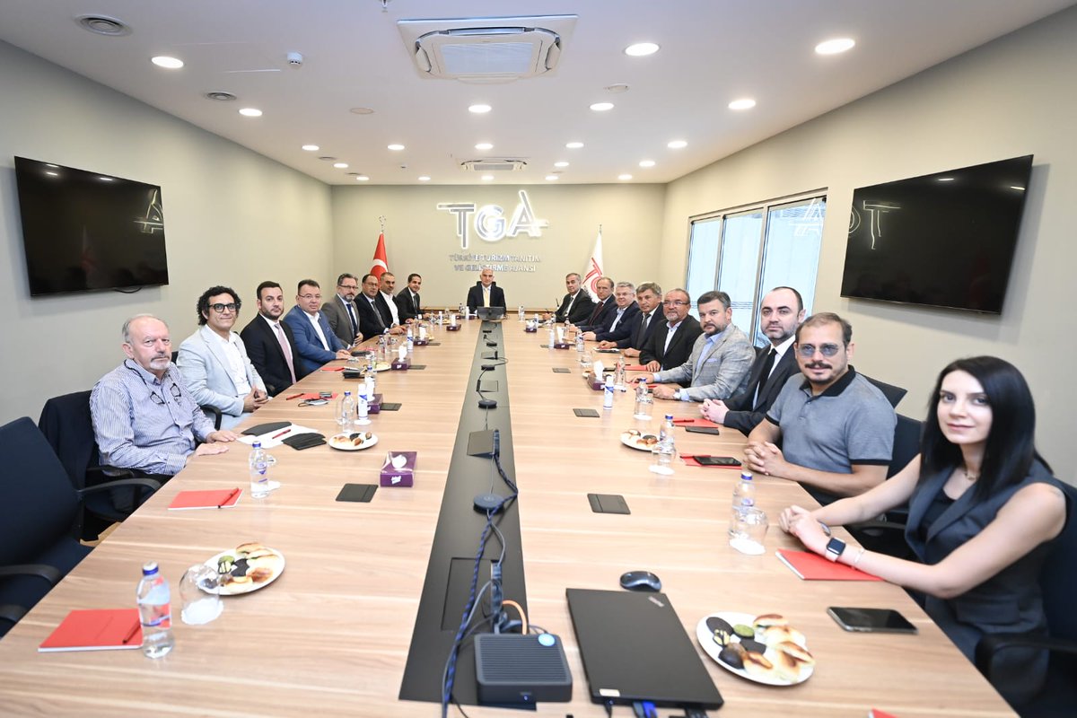 Mehmet Nuri Ersoy (@mehmetnuriersoy) on Twitter photo Türkiye Otelciler Federasyonu (TÜROFED) Yönetim Kurulu üyeleriyle bir araya gelerek turizm ve otelcilik sektörünü değerlendirdiğimiz verimli bir toplantı gerçekleştirdik. Türkiye Otelciler Federasyonu (TÜROFED) Yönetim Kurulu üyeleriyle bir araya gelerek turizm ve otelcilik sektörünü değerlendirdiğimiz verimli bir toplantı gerçekleştirdik.