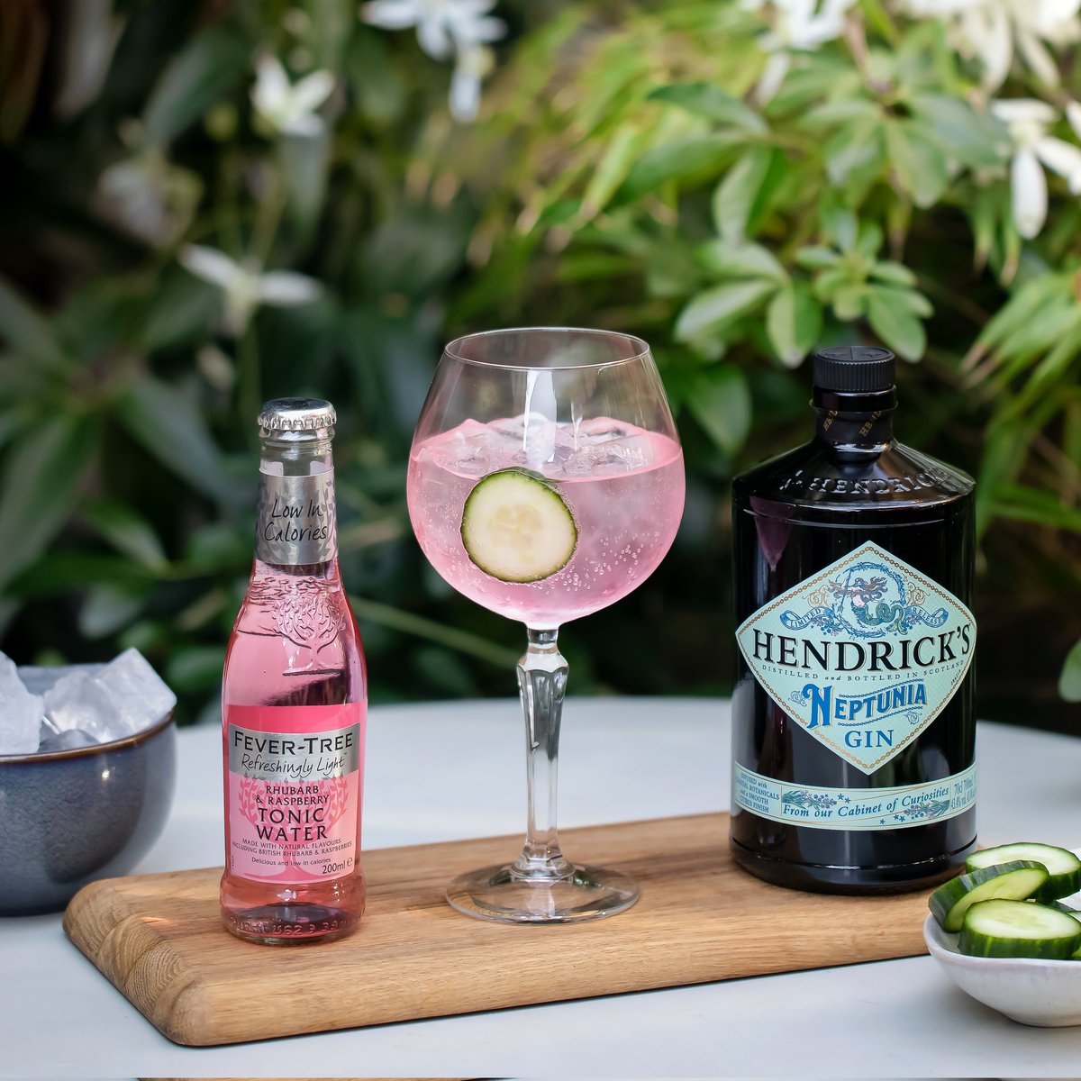 DialArch's tweet photo. Cool down this Thirsty Thursday with a perfect G&T 😎
Download our Young's On Tap app, complete the Summer Infusions Stampcard and receive a complimentary Summer Infusion on us 🥂
#stayhydrated #ginandtonic @HendricksGin @FeverTreeMixers #summerinfusions @YoungsPubs https://t.co/UXhwaBVwBa