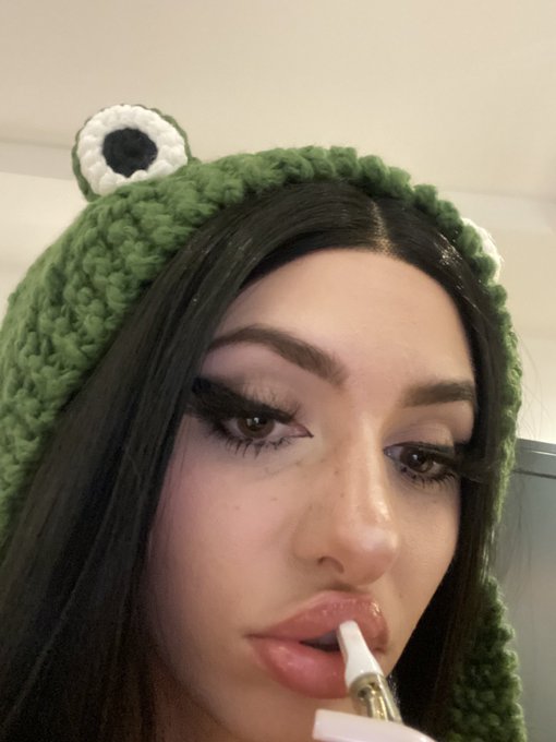 Watch kitty's leaked NSFW photo on TwXstars