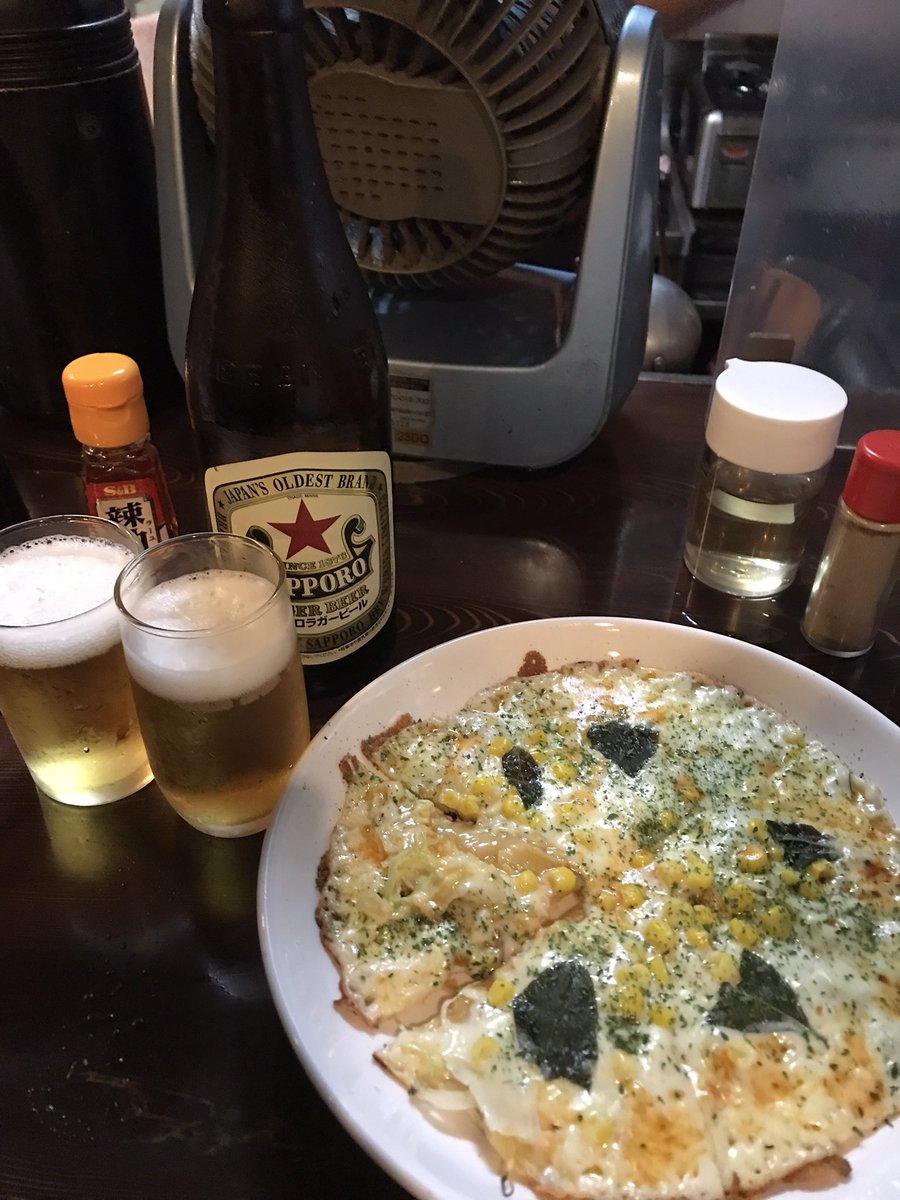 1hibiki's tweet photo. 餃子屋さんで🥟、締めのピザ🍕🍺 https://t.co/jPGhBei6kt
