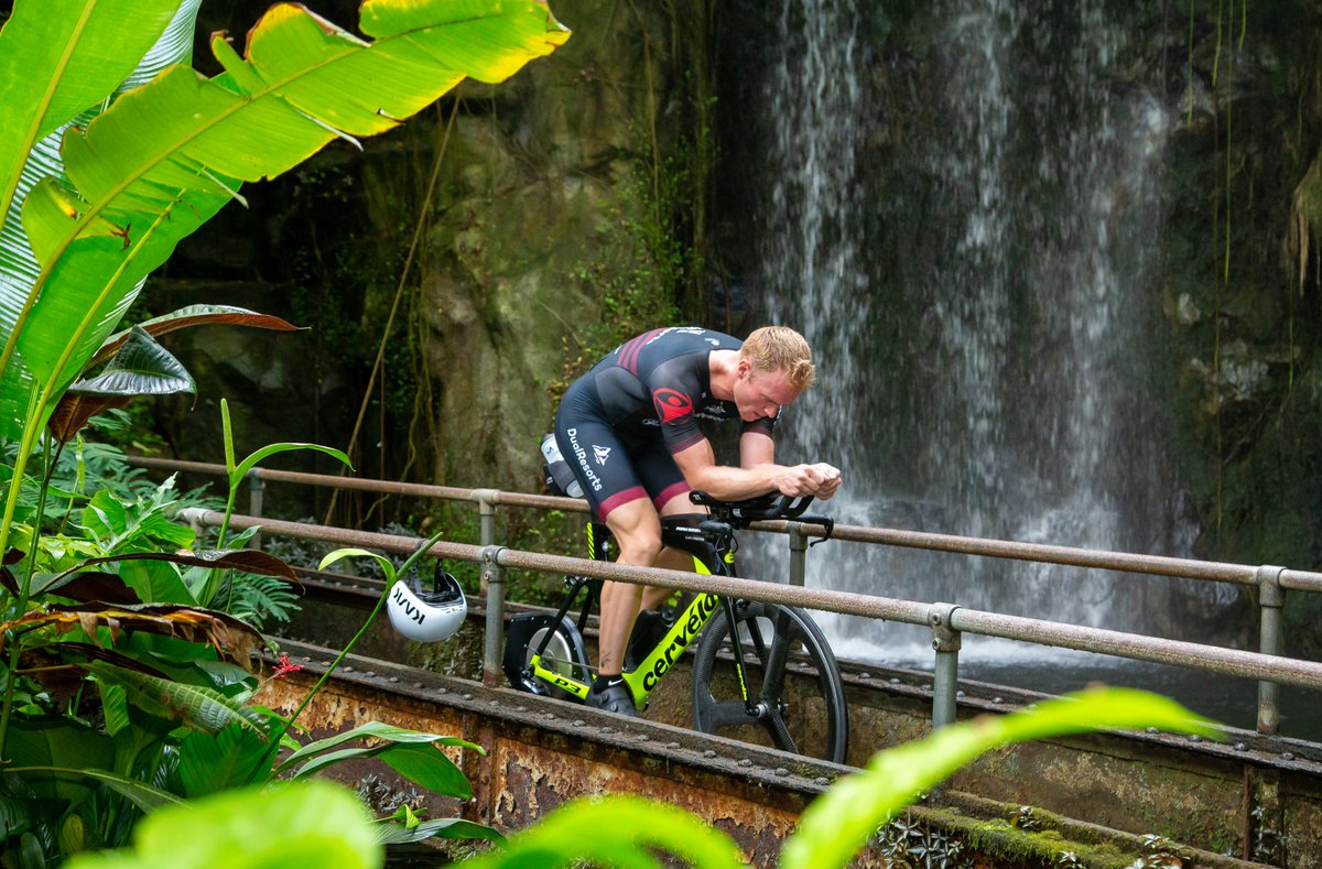Atleet Olaf van den Bergh bereidt zich in de Bush voor op het WK Ironman in Hawaii. Meer weten? burgerszoo.nl/nieuws/2022/08…
