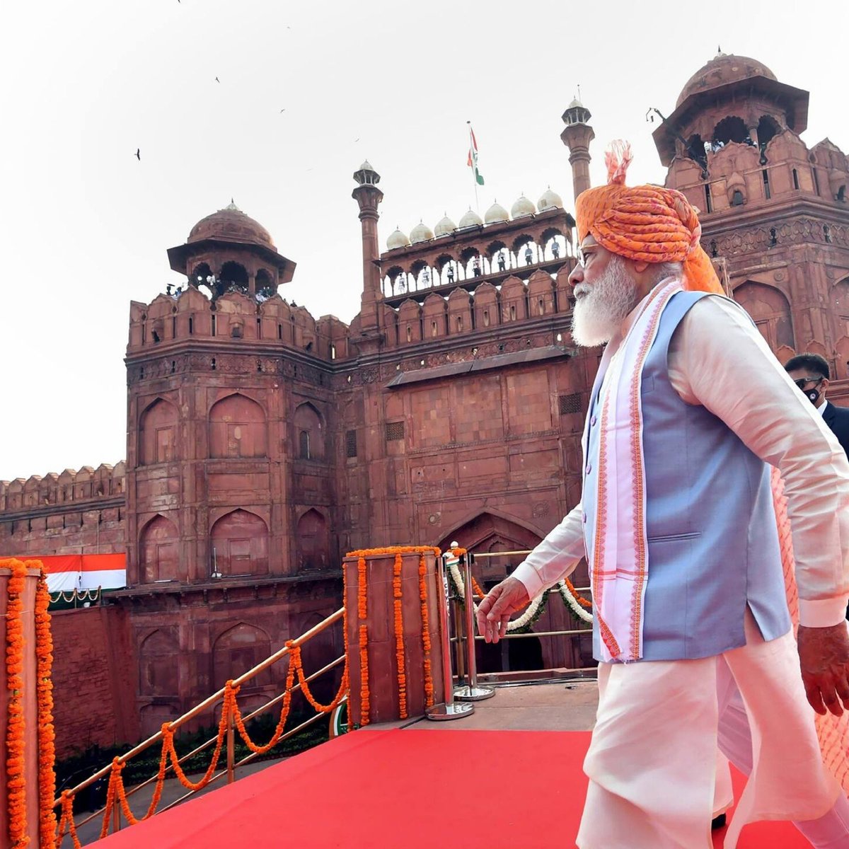 Dave_Sanatani's tweet photo. @narendramodi ji 🙏 
" मोदी जी सौगंध है आपको मिट्टी की " 
Fulfill Our Ukraine Returned Medical Students Demand To Accomodation In India 🇮🇳 Plz We Wishing This Announcement You Give From Red Fort On 15th August @PMOIndia It's Your Historic Decision For Country. @mansukhmandviya 🙏 https://t.co/6RNOa75fP4