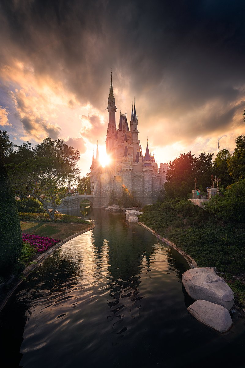 TheTimeTheSpace's tweet image. Cinderella Castle in Darkness &amp;amp; Light - thetimethespace.com/cinderella-cas…
