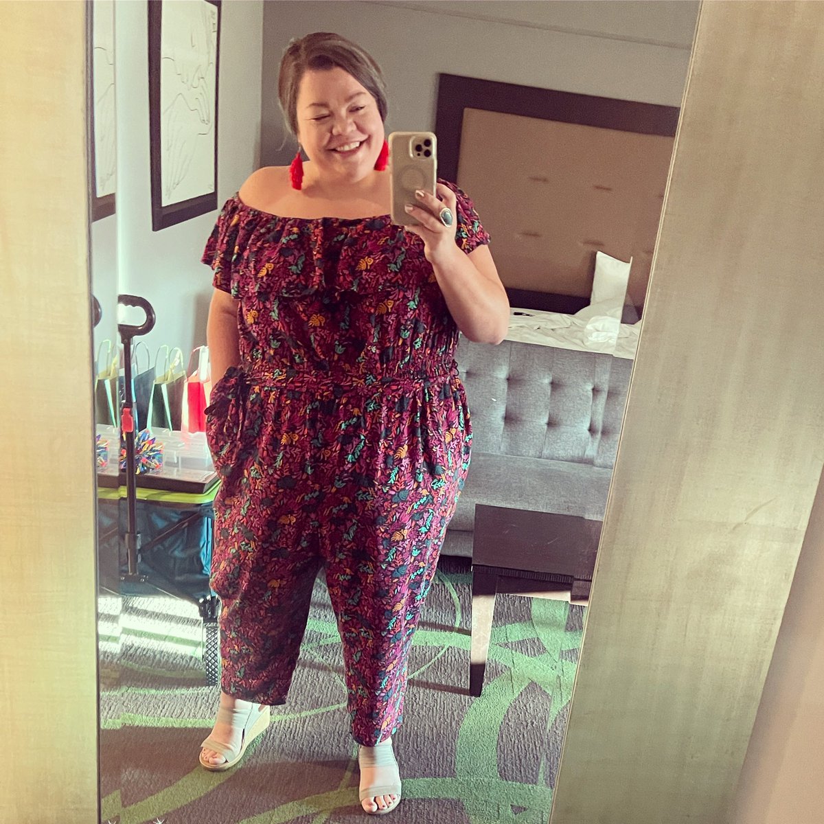 TabathaRosproy's tweet photo. Good morning, Crèche Day School and Manhattan, KS! It’s mirror selfie and #ootd time, which means I’m on my way to see you! Oh baby, oh baby, let’s have a great day! #iheartcd #ntoy20 #KPIRC https://t.co/6Xe21jyYPZ