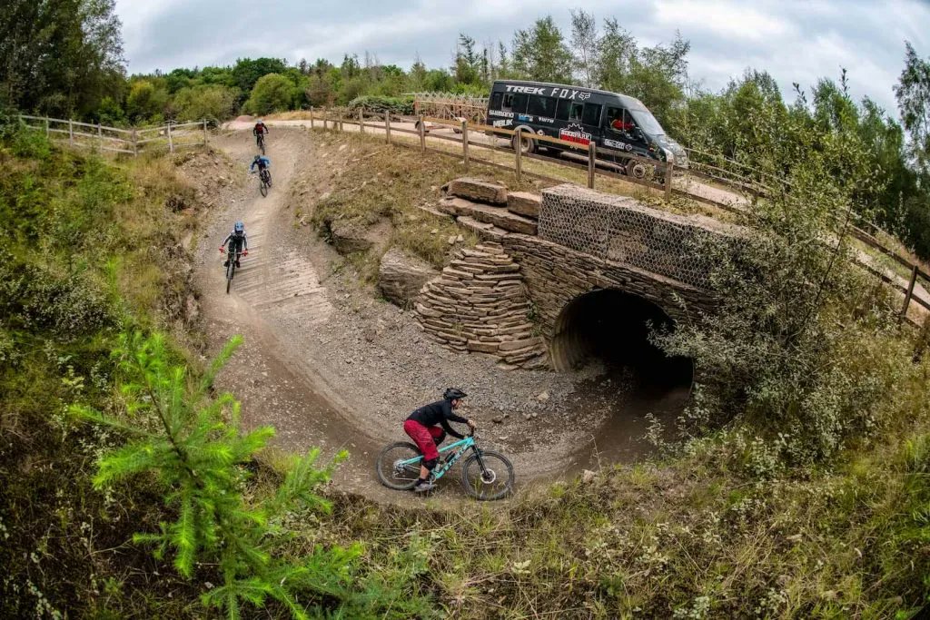 TheBikeMag's tweet photo. Bikepark Wales And Bigmoose Join Forces On £1 Million Project To Raise Money For Mental Health Services. BikePark Wales, the UK’s largest purpose-built bike park based in Merthyr Tydfil, has announced its pledge to raise

https://t.co/JtV9XvBLuC 

#cycling #Wales  #bikepark https://t.co/xV7nAUtXcc