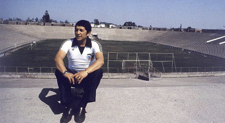 Arellanista_'s tweet photo. Chamaco Valdes eterno, no existió ni existe nadie como el . Legado inmortal, siempre del lado correcto de la historia. #ValoresDeArellano #ChamacoValdes #ColoColo https://t.co/GXpnFIIj7z