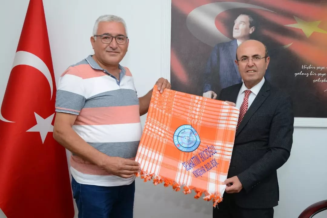 Karacakurt Köyleri Türkmen Dernek Başkanı Serdar Güneş, Belediye Başkanımız Selahattin Ekicioğlu'nu ziyaret etti.