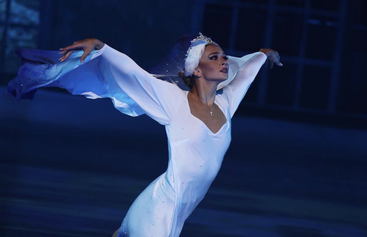 R1FigureSkating's tweet photo. The premiere of the ballet on ice "Swan Lake" took place.  Ice show #Tatiana #Navka https://t.co/6t2yQbTY2R