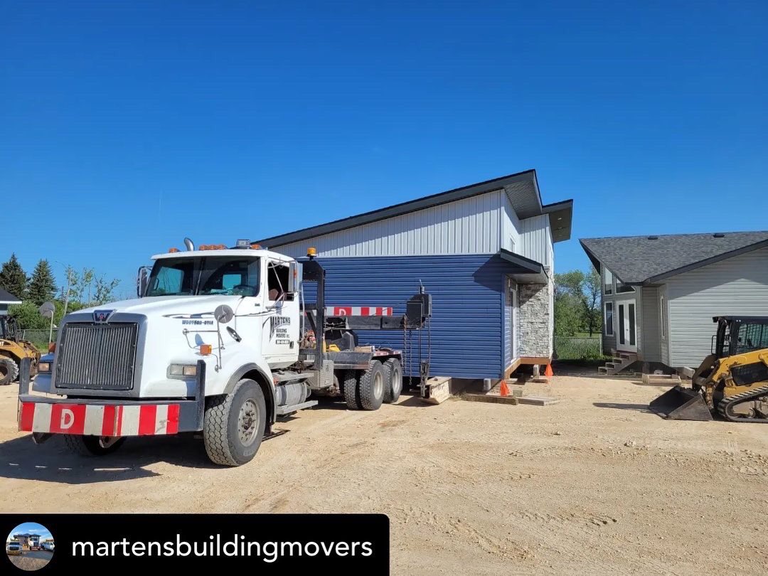 StarRTMHomes's tweet photo. Martens Building Movers moving one of the homes to it's forever foundation!
#starreadytomovehomes #starrtm #movingday #foreverfoundation #dreamhome https://t.co/Ro5hhhdc2Y