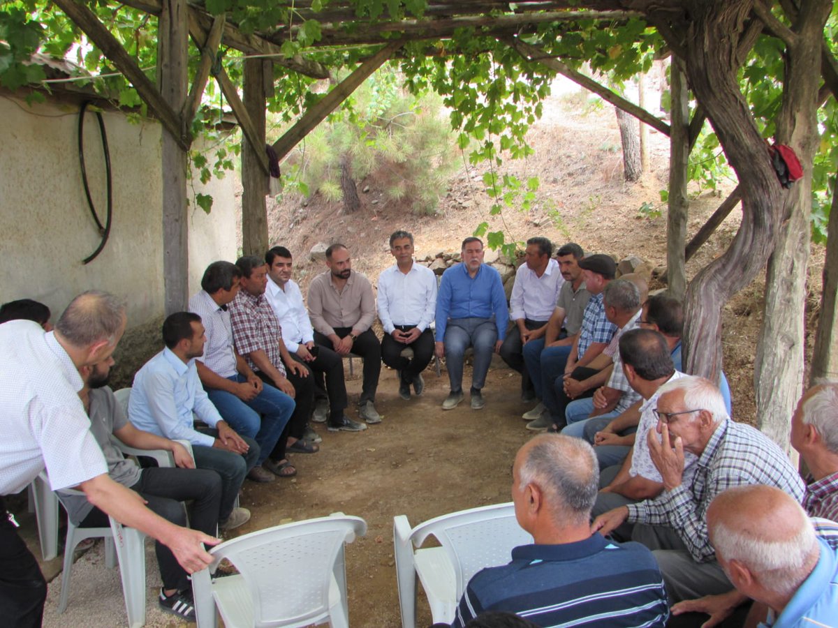 AvYusufbilgili's tweet photo. 📍Marangeçili 

Milletvekilimiz Sn. @ahmetzenbilci
İlçe Koordinatörümüz @islambunul teşkilatımız ile Marangeçili mahallesinde vatandaşlarımızla biraraya gelerek Cumhurbaşkanımız Sayın @RTErdogan'ın selamlarını ilettik. https://t.co/f4lpWq8YXH