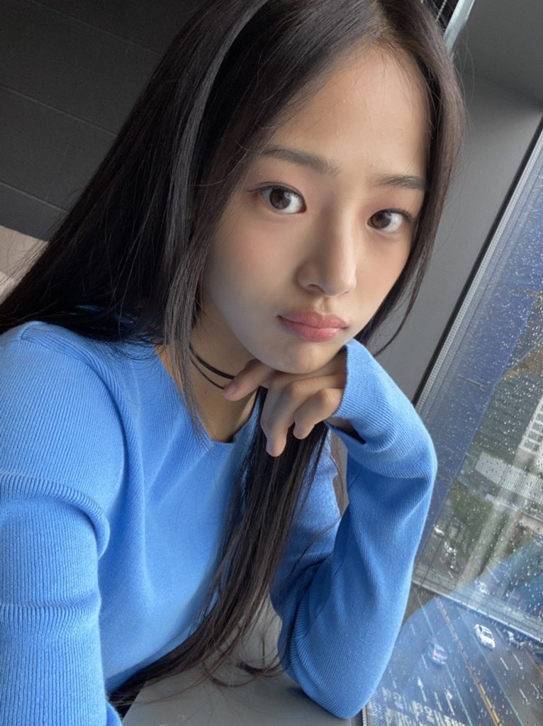 nwjnsdiary's tweet photo. 220811 #minji gallery 🐻📞

#newjeans #뉴진스 #민지 https://t.co/VBXtHclAe8