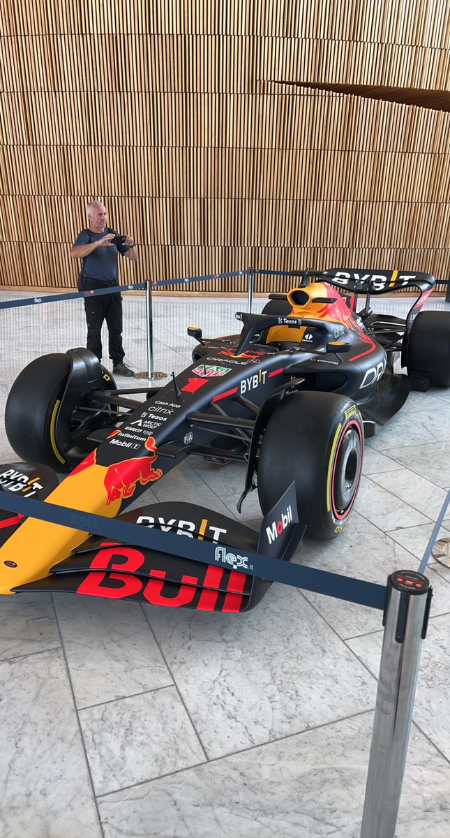 Today’s “office” view! Come by The Norwegian Opera and check it out and try your hands on sim racing! <a href="/redbullnorge/">Red Bull Norge</a>
