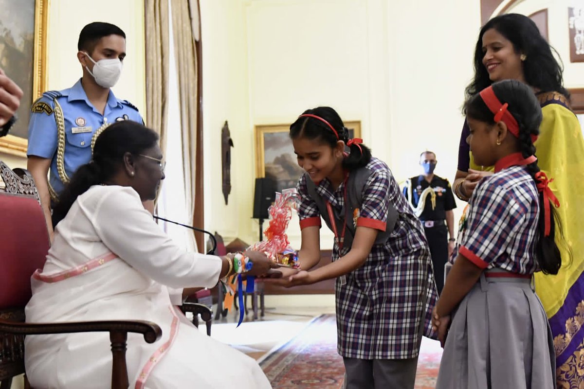 KVS_HQ's tweet photo. Students of Dr. Rajendra Prasad Kendriya Vidyalaya @DrRPKV had a privilege of celebrating #Rakshabandhan with Honourable President of India @rashtrapatibhvn.

#KVS #RashtrapatiBhawan https://t.co/lI25l5KWU0