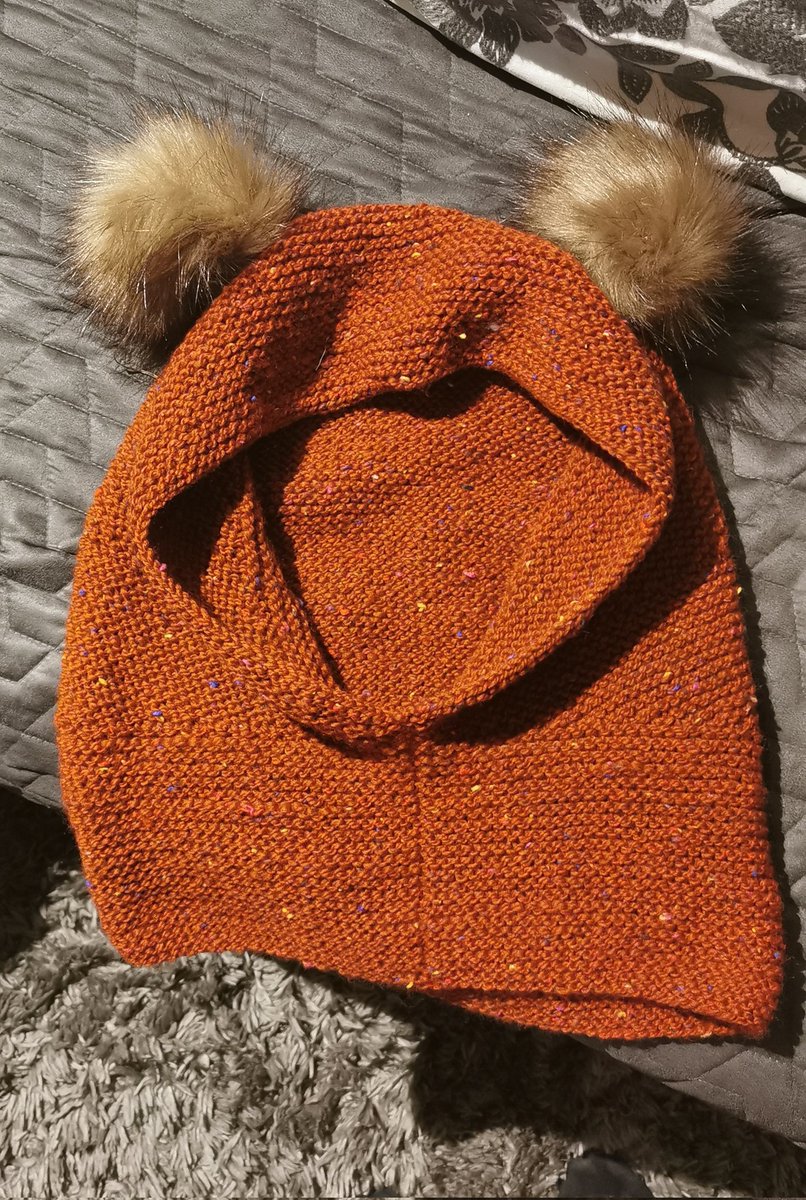 GubreLu's tweet photo. J'ai fait une cagoule Ewok.
Et je suis trop fière du résultat, voilà ! https://t.co/B522yWtcIJ
