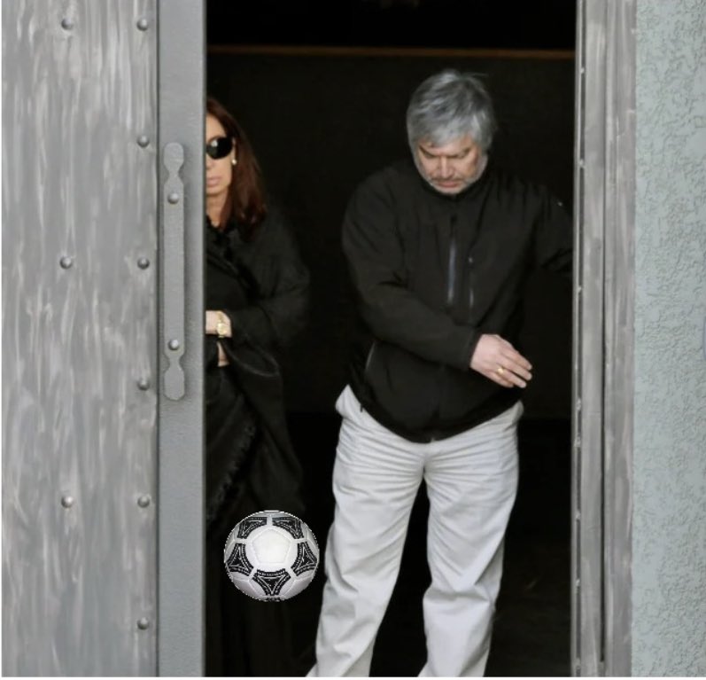 Les puse una pelota de fútbol para ver si así se indignan los kirchneristas