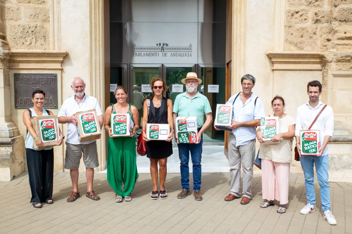 asadipre's tweet photo. ILP BAJADA DE RATIO

ASADIPRE da la enhorabuena a todas las personas e instituciones que han trabajado y apoyado esta iniciativa.  

Han conseguido recoger  52.846 firmas, muchas más de las 40.000 necesarias para la IPL de bajada de ratio. https://t.co/y0msR3UaQs
