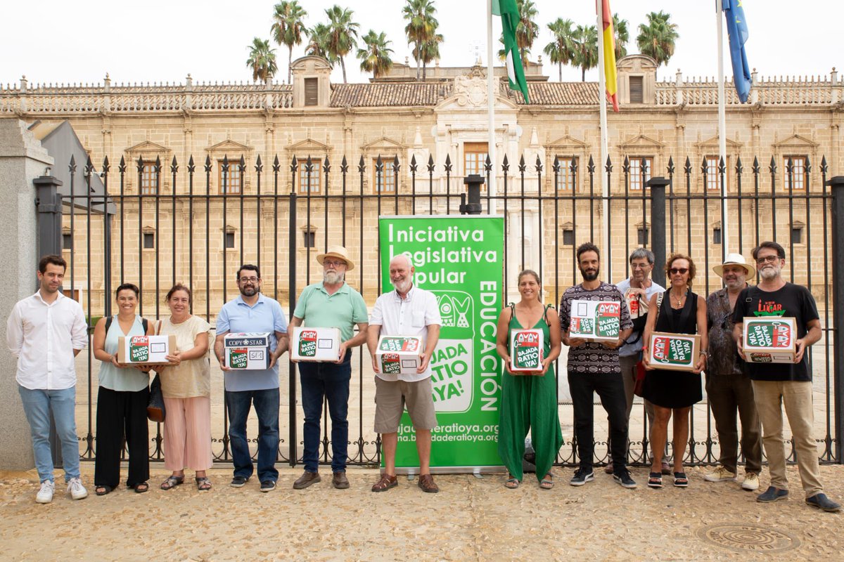 asadipre's tweet photo. ILP BAJADA DE RATIO

ASADIPRE da la enhorabuena a todas las personas e instituciones que han trabajado y apoyado esta iniciativa.  

Han conseguido recoger  52.846 firmas, muchas más de las 40.000 necesarias para la IPL de bajada de ratio. https://t.co/y0msR3UaQs