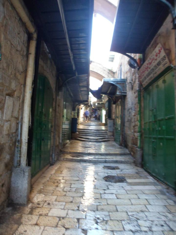 GoogleExpertUK's tweet photo. "Love the Lord your God with all your heart &amp; with all your soul &amp; with all your mind.’ This is the first &amp; greatest commandment. &amp; the second is like it: ‘Love your neighbor as yourself.’ All the Law &amp; the Prophets hang on these two commandments.” Jesus #quote 
Photo: #Jerusalem https://t.co/jrJbBwBgVm