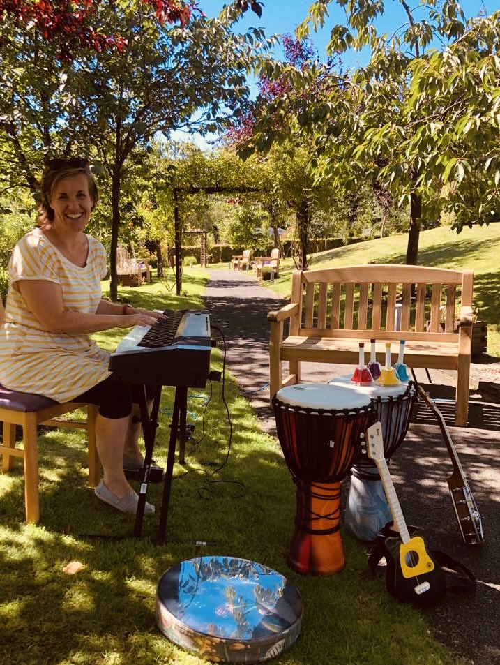 What a day for music therapy with children &amp; families in the beautiful garden at Robin House Children’s Hospice ☀️🎶💜 #bestofficeever  ⁦<a href="/nordoffrobbins/">Nordoff and Robbins</a>⁩ ⁦<a href="/supportCHAS/">Children's Hospices Across Scotland</a>⁩