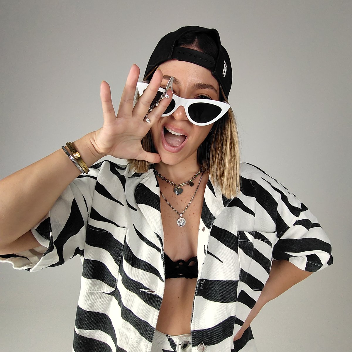bisara7a's tweet photo. ليا مخّول تحوّل تجربتها الشخصيّة الى أغنية في "C’est La Vie"
https://t.co/RSkg8aD7eY
@LeaMakhoul @UMGmena @ToumaMusic https://t.co/toBgoPaJqG