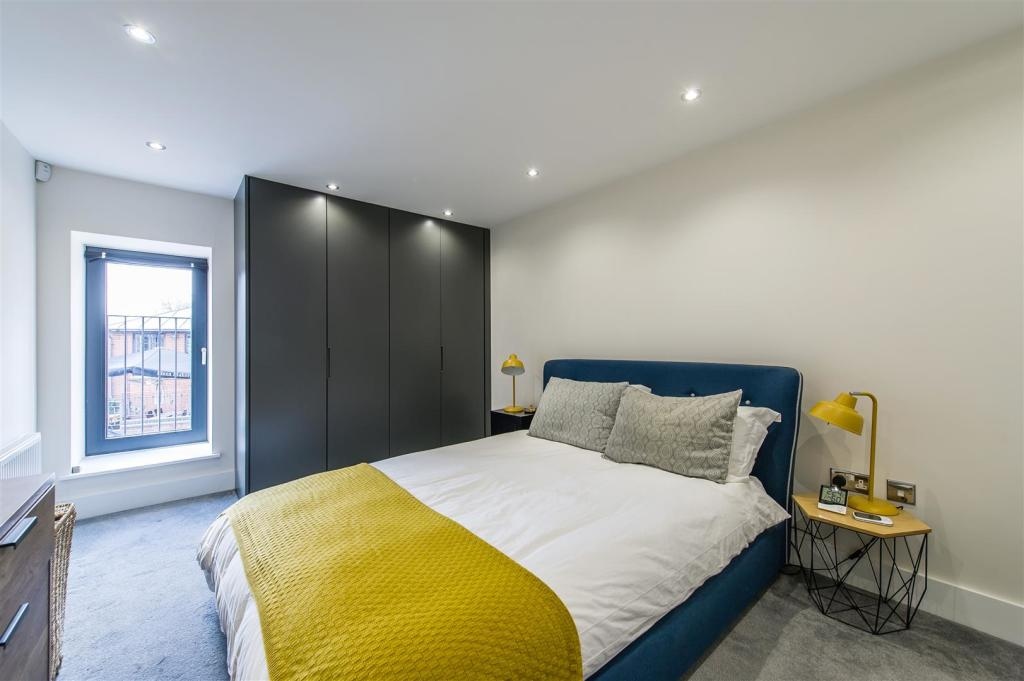 MyMoveTracker's tweet photo. 🛏️ 2 bedrooms
💷 £390,000
📌 Ronnie's Wharf, Tonbridge, TN
🔑Marketed by @jackcharles2020

Luxury 2 bed apartment with direct river views situated just off the High Street and forms part of a luxury riverside development.

#actualinstagramhomes #forsale #househunting #property https://t.co/ZlbNfzjmLJ