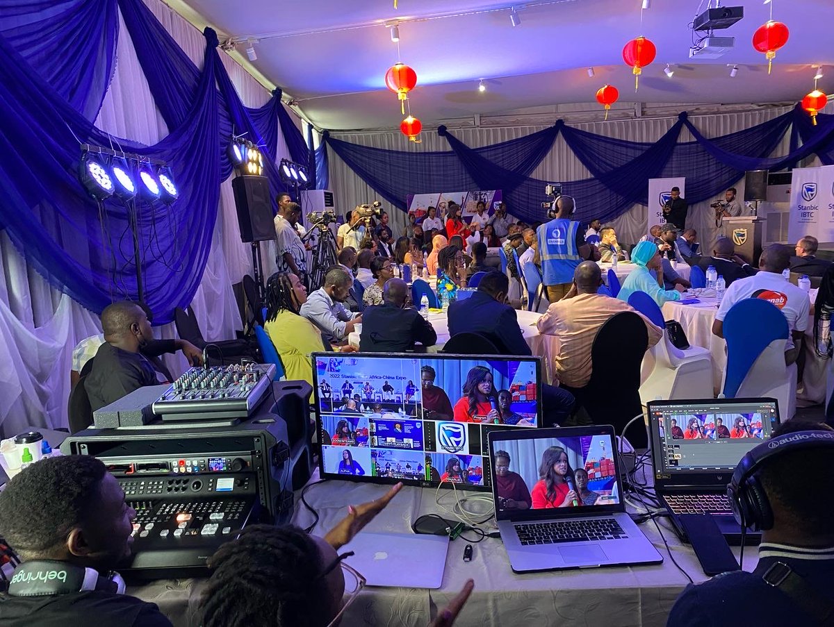 UltrashotNG's tweet photo. Excitement, fear, relief, laughter... It's always a rollercoaster of emotions behind the scenes of live event productions. What stands us apart at ULTRASHOT is a close-knitted team with lots of experience working together, 1/2
#ULRASHOT #ULTRAEvent #BTS #Livestream https://t.co/436WooUsEU