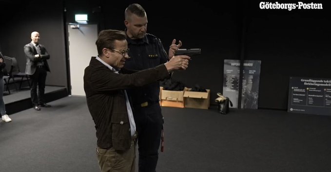 JoelESvensson's tweet photo. När din tvååring inte klarar språktestet https://t.co/iuJrVe2ePg