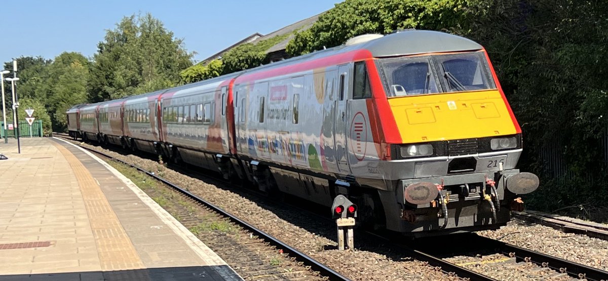 PlatformEdge1's tweet image. Hello from Wales 👋 

Wrexham General ✅

Here we see 67013 + 82316, 150278 and 158818 #Class67 #Class82 #Class150 #Class158