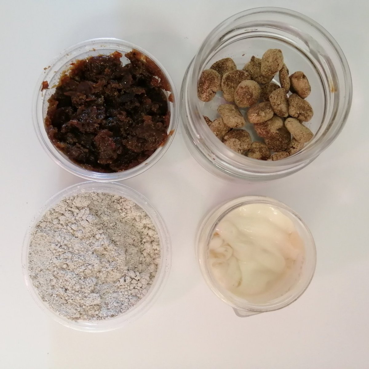 HABUrbanPhoto's tweet photo. Kitchen Cupboard Medicine workshop with medical herbalist Debbie Lincoln last month at Moll. 

I made clockwise from top left 
Electuary for coughs and colds
Troches (herbal digestion pills)
Rescue balm and all purpose cream
Foot powder https://t.co/NHHxiet3q8
