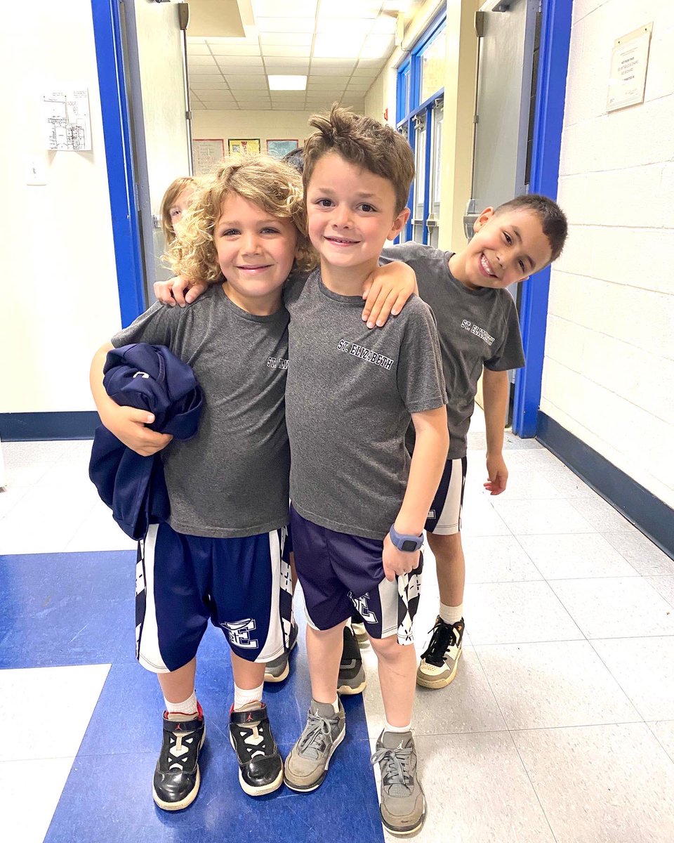 StEsRockville's tweet photo. 💙🤍 Friendships are Forever! 🤍💙
#ADWCcommUNITY
#stesfamily
#stesstrong https://t.co/6wCjAO3rbg