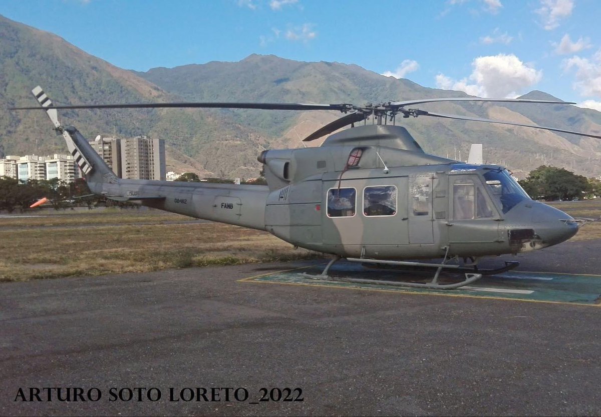 Bell 412EP de la Aviación del Ejército venezolano.

Foto: Arturo Soto

#aviacionmilitar #ejercitovenezolano #helicoptero #bell412 #lacarlota #caracas #venezuela #favclub