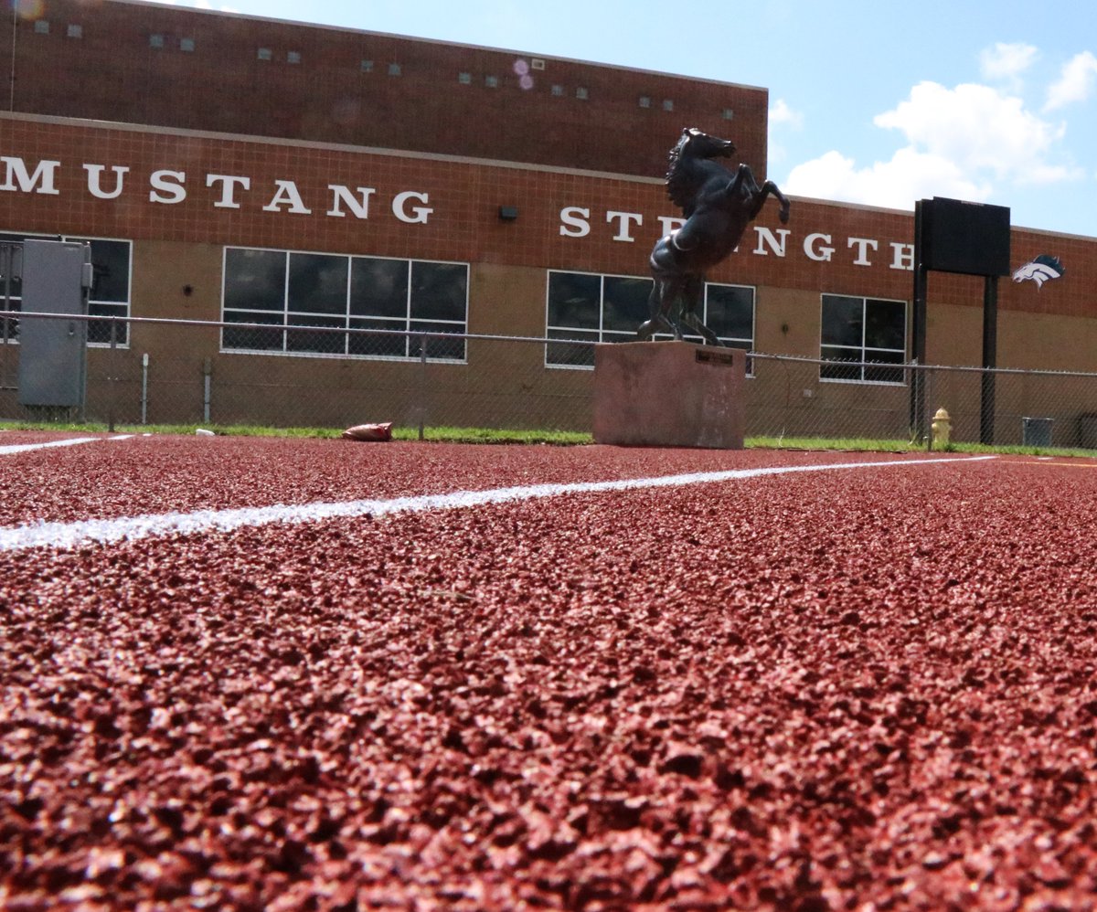 rockwoodschools's tweet photo. The tracks at all four of our high schools received a resurfacing this summer, funded by the bond issue passed by Rockwood voters in 2017.

Thank you to our Rockwood Facilities team and construction crews for all of your hard work this summer! #ForwardwithEfficiency https://t.co/ujnfKqQb8z