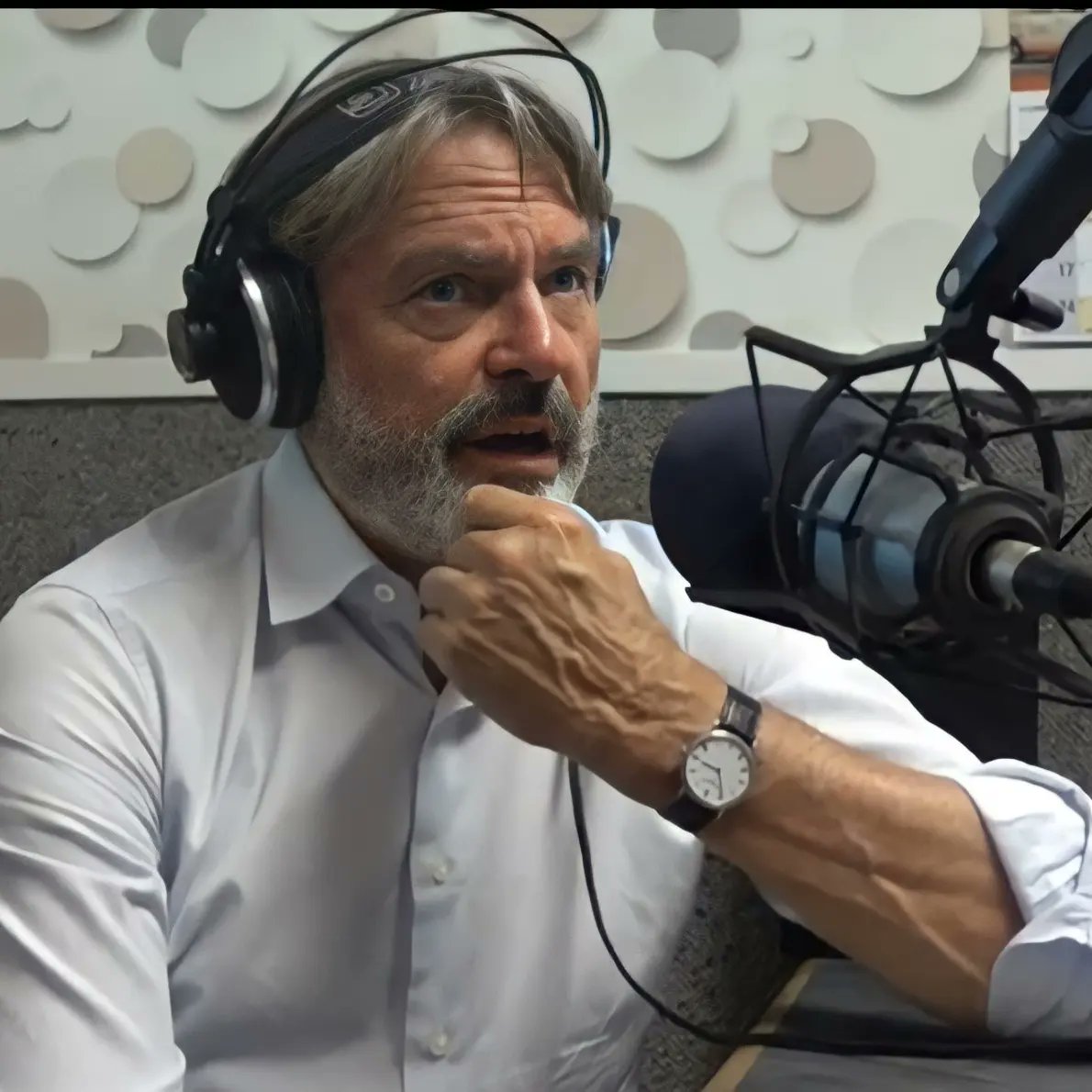 samneillweb's tweet photo. Sam doing a fabulous interview for Radio Ngati Porou in 2016.
#samneill #twopaddocks #jurassicpark #JurassicWorldDominion #alangrant #Thetwelve #peakyblinders #Eventhorizon https://t.co/UX0f1O8wUi