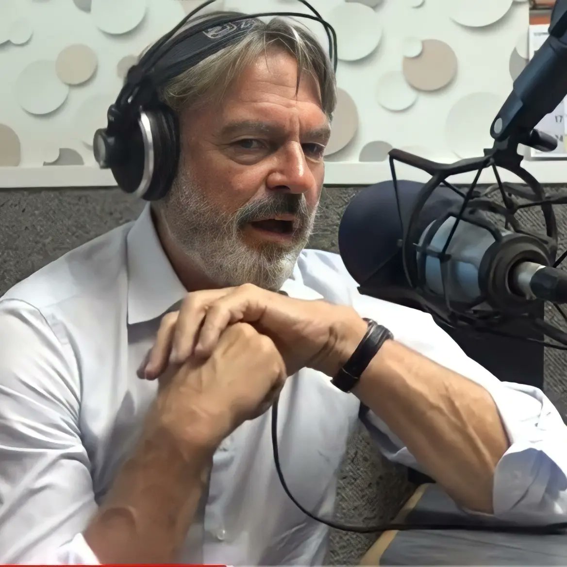 samneillweb's tweet photo. Sam doing a fabulous interview for Radio Ngati Porou in 2016.
#samneill #twopaddocks #jurassicpark #JurassicWorldDominion #alangrant #Thetwelve #peakyblinders #Eventhorizon https://t.co/UX0f1O8wUi