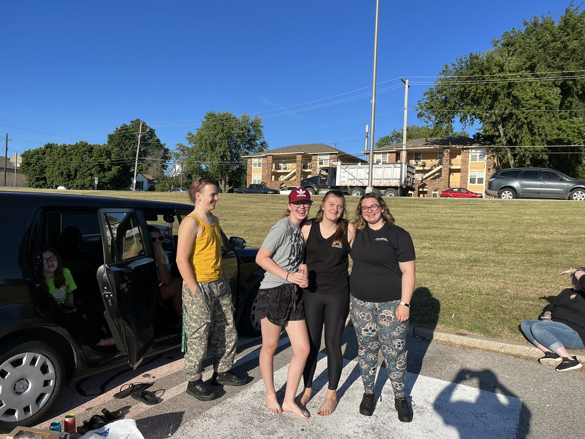 Matthew_D_Perry's tweet photo. 2023 WC SENIORS. First big event of a great year, painting those parking lot spots! If you snoozed you may never get that preferred spot! #bestclassever #classof2023 #WCclassof23 #WCSTUCO @WCSTUCO https://t.co/xQgXDu8aij