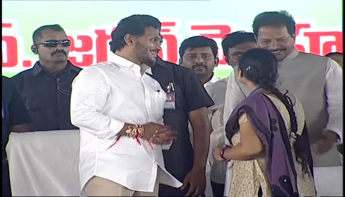 Venkat_karmuru's tweet photo. ఈ రోజు మా బాపట్ల జిల్లా బాపట్ల లో జగనన్న విద్యాదీవెన కార్యక్రమం లో.
@YSRCParty @ysjagan https://t.co/khqHxMQQcF