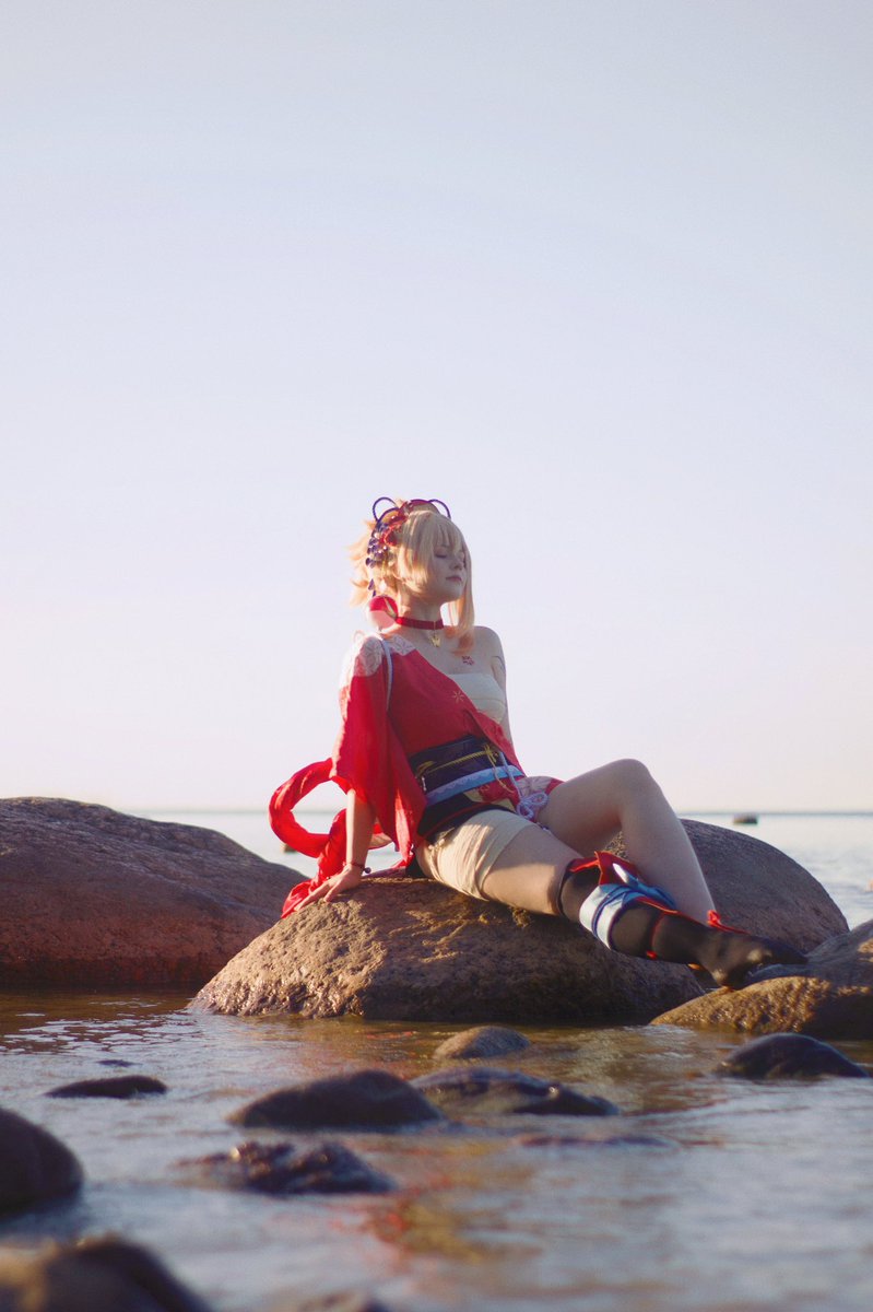 bakaelsie's tweet photo. 𝘘𝘶𝘦𝘦𝘯 𝘰𝘧 𝘵𝘩𝘦 𝘚𝘶𝘮𝘮𝘦𝘳 𝘍𝘦𝘴𝘵𝘪𝘷𝘢𝘭

One, two, three… it’s time for fireworks!💥

me as #Yoimiya 

ph @rirgrbg (edit by me)

#Genshinlmpact #原神 https://t.co/o7YEbGOotu