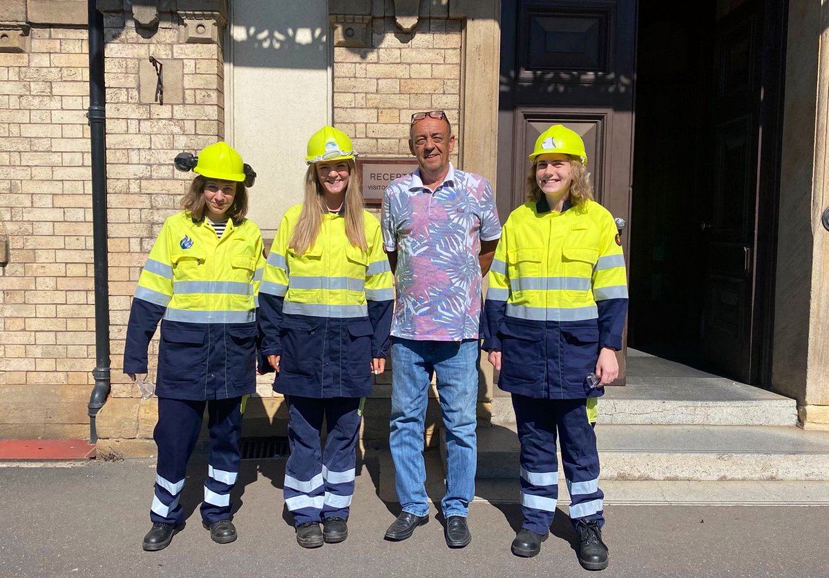 Heatwave feels like a breeze after visiting @CommunityUnion members at Liberty Speciality Steels in Stocksbridge 🥵 Steelworkers work in extreme temperatures all year round to make top quality steel for aviation, aerospace and other industries. #WeNeedOurSteel