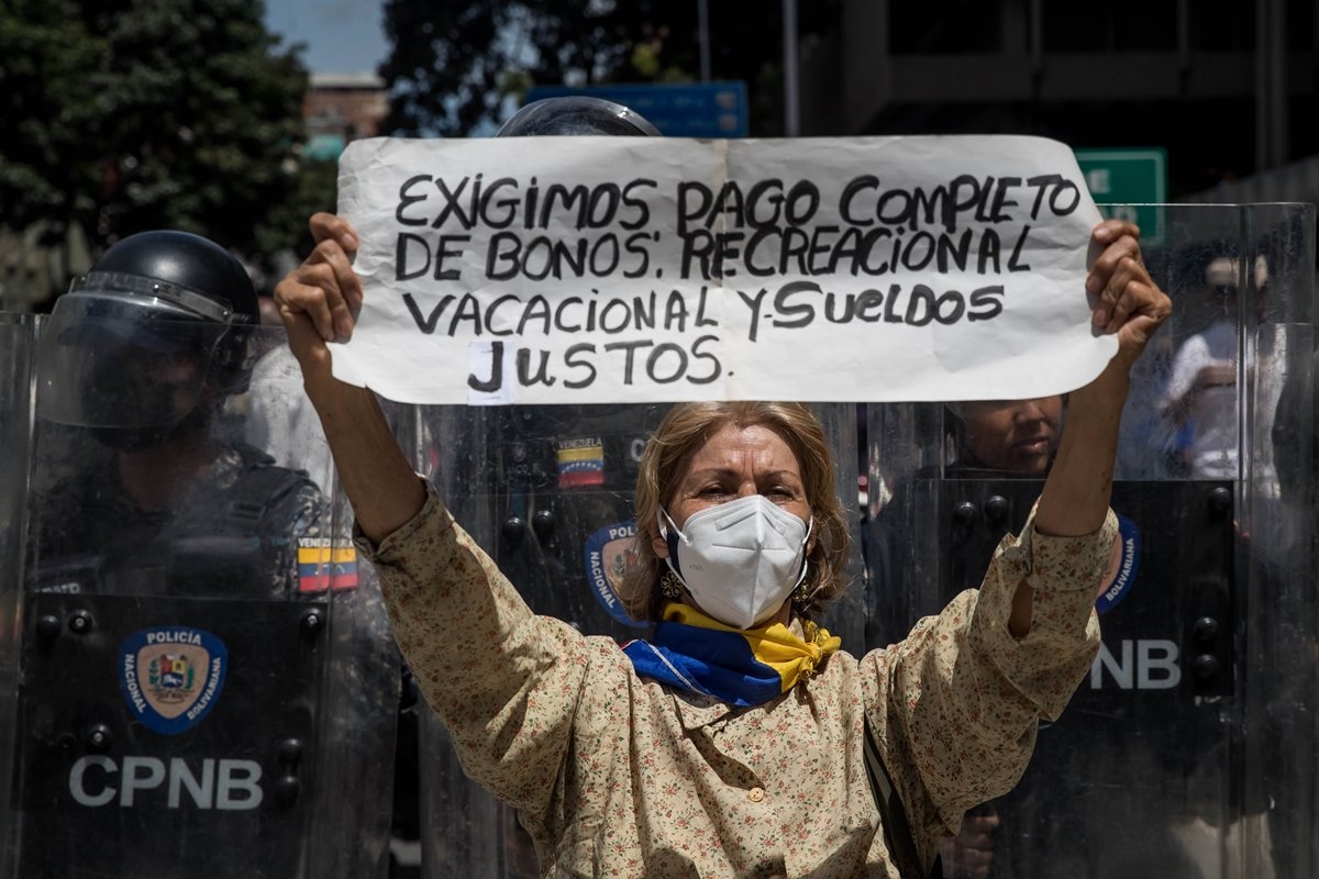 EducadoresMESR's tweet photo. ¡ONAPRE-Nicolas, mis reales me los das!
No somos campañita, ni manipulaciones, somos trabajadores por sus vacaciones. https://t.co/Es7gSCCEYw
