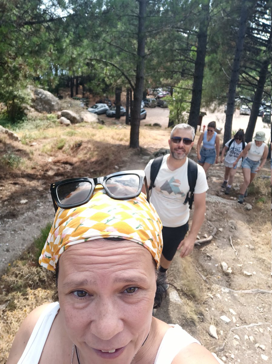 katriendep's tweet photo. Hiking met tieners: je moet voor wat entertainment zorgen, een hagelbui bijvoorbeeld 🏔️💦#puntadiavaccamorta #corsica https://t.co/NJ9uq1KxoD