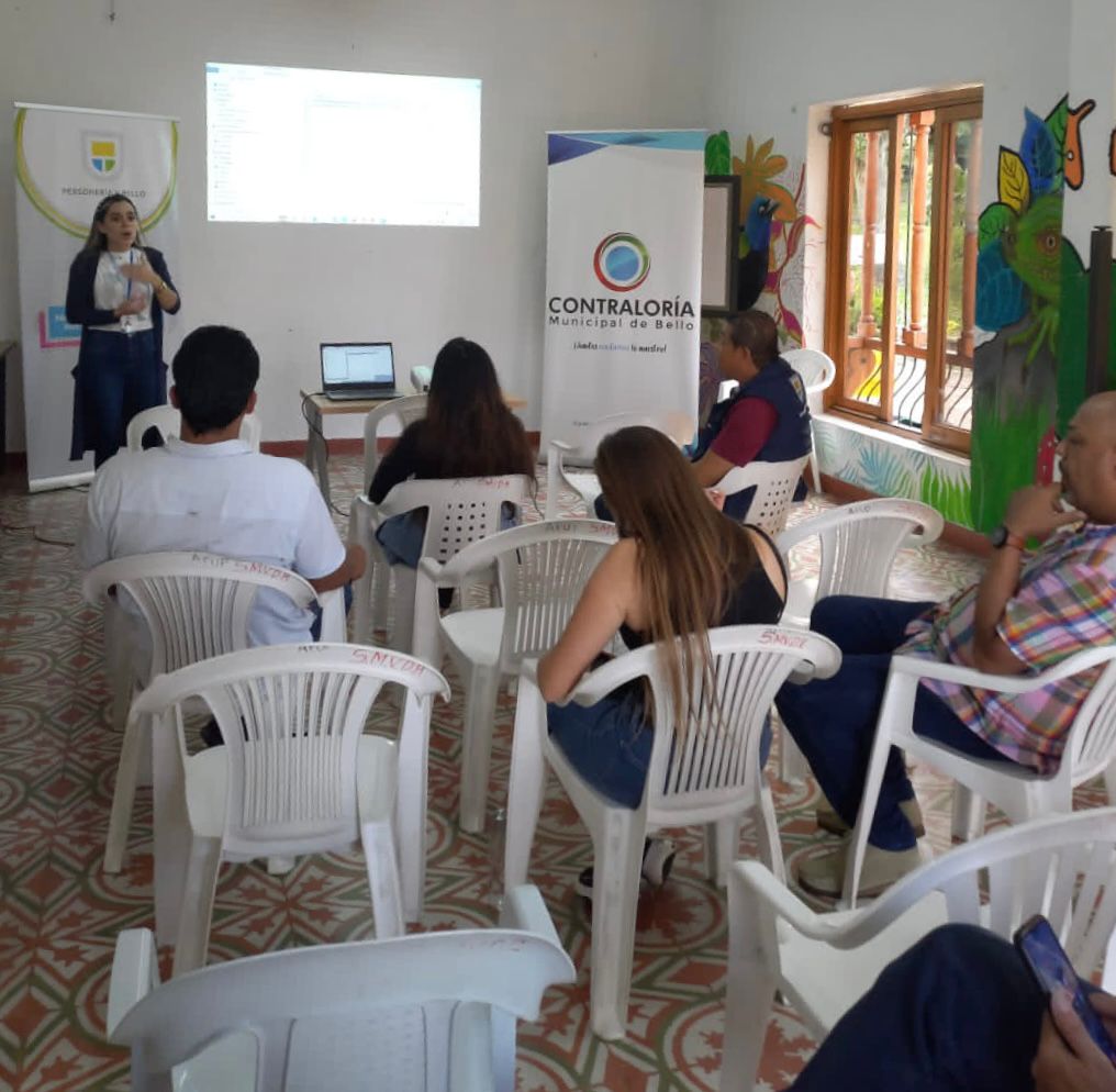 ContraloriBello's tweet photo. #ParticipaciónCiudadana | Creemos que la articulación de esfuerzos y el compromiso de la ciudadanía son claves en la búsqueda de un buen #ControlSocial al medio ambiente. https://t.co/G4akY5DxsN