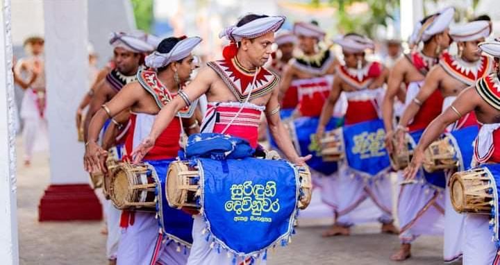 ranilhap's tweet image. Esala Perahara Deviniwara..