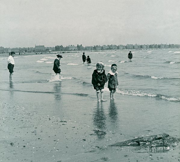 NACHeritage's tweet photo. Today is #PlayInTheSand day and with the recent good weather, many have gotten the chance to play in the sand: Have you?

Here are some pics from our collection of North Ayrshire people enjoying the beach for many generations!

@RhonaEA @les622 @audreynolan https://t.co/K4LfWUHwKd