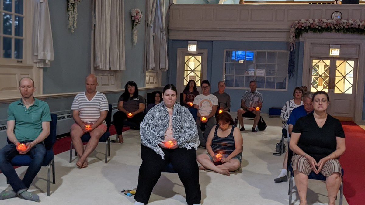 Psanitwong's tweet image. วัดพระธรรมกายชิคาโก จัดปฏิบัติธรรมชาวท้องถิ่น Moonlight Meditaion มีผู้ร่วมงาน40ท่าน สาธุๆๆๆ 
 
Wat Phra Dhammakaya Chicago  organized the Moonlight Meditaion with 40 participants 🙏🙏🙏