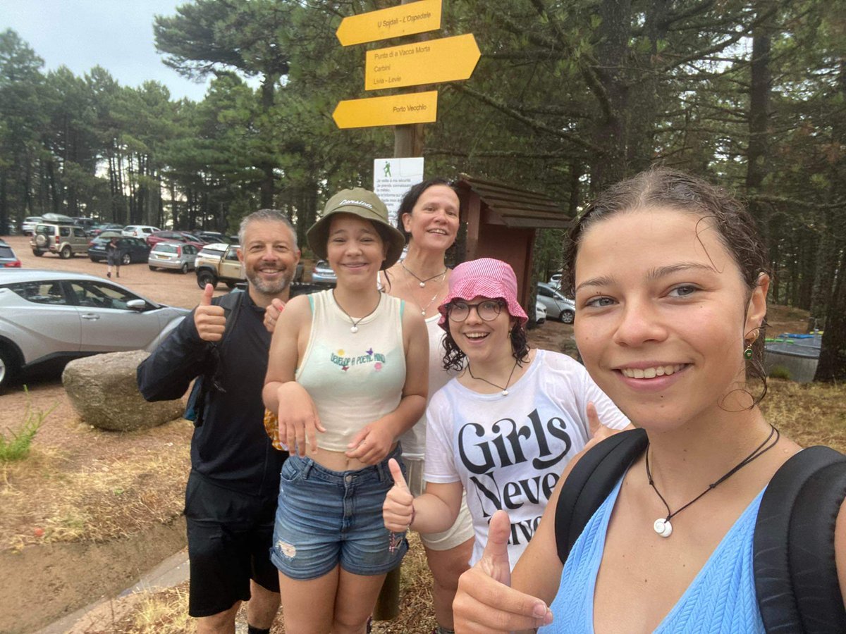 katriendep's tweet photo. Hiking met tieners: je moet voor wat entertainment zorgen, een hagelbui bijvoorbeeld 🏔️💦#puntadiavaccamorta #corsica https://t.co/NJ9uq1KxoD