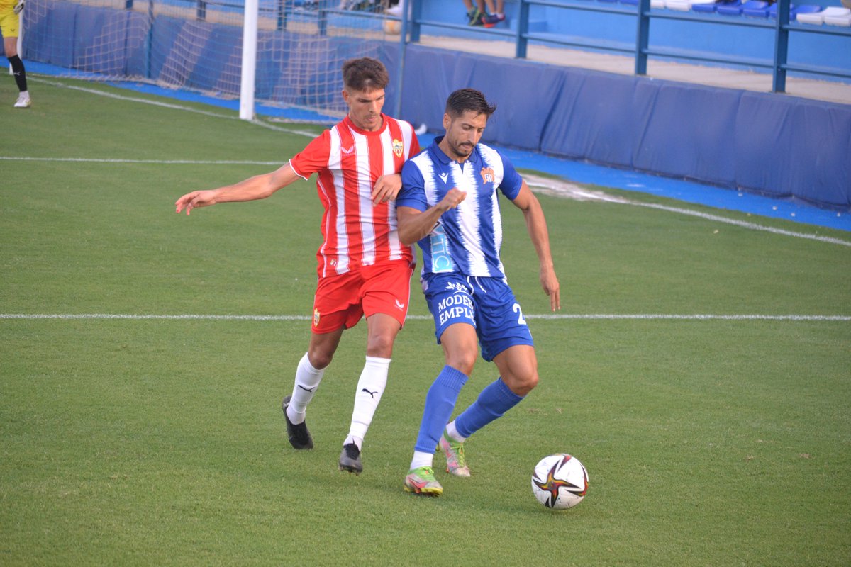 aguilas_fc's tweet photo. | Micro crónica | ✍🏻

🥅 Águilas F.C. 1 - 0 U.D. Almería 'B'

Un gol de Álex Peque da al Águilas la primera victoria de la pretemporada y convierte al equipo blanquiazul en el segundo campeón del Memorial Alfonso García Zapata

📸📸 https://t.co/qnFYi5Ajlz