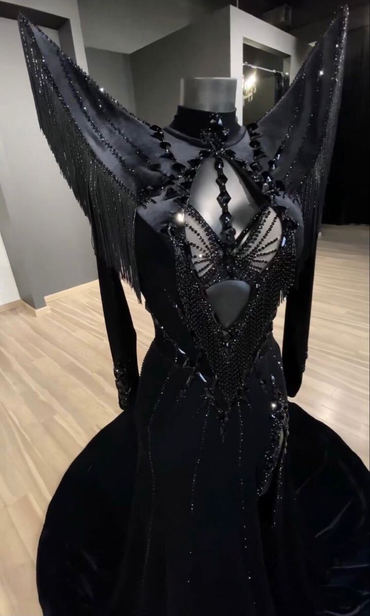 DvilCouture's tweet image. Vintage Thierry Mugler Piece