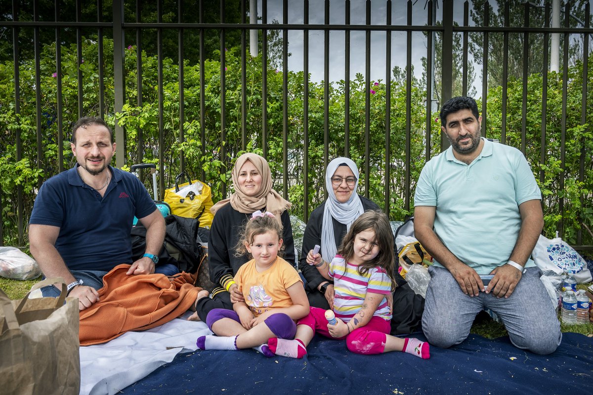 VluchtelingenWerk Nederland noemt het plan van het kabinet om strengere voorwaarden te stellen aan nareizende gezinsleden van asielmigranten 'volstrekt onrealistisch'. Daarmee zou Nederland namelijk de Europese opvangrichtlijn overtreden.

binnenlandsbestuur.nl/sociaal/voorwa…