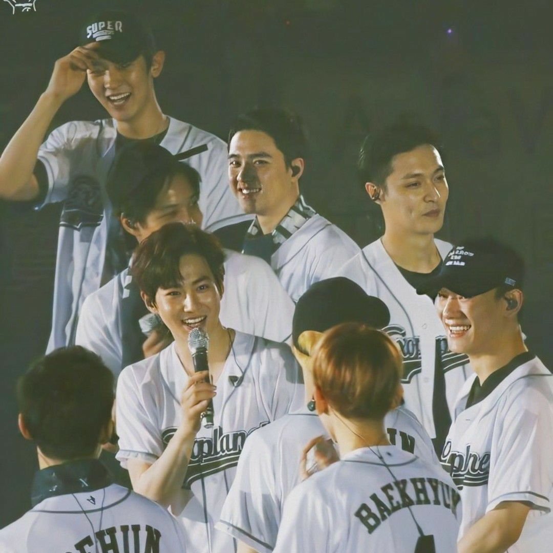 allllkpop_'s tweet photo. i have no words how we ain't trending anything. exols pls don't be so unmotivated!! we are voting for EXO! start dropping ALL your hearts now. these are just hashtahg i've made up cause clearly we cannot trend old ones
POWER ON HDA EXO-L #EXOLPower #AllForEXO @weareoneEXO #EXO https://t.co/7nPGAwJqql