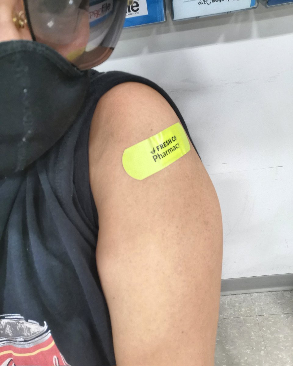 MoVernie's tweet photo. Just got my 4th dose of vaccination. #TeamPfizer.
Other than a left sore arm, no side effects.
It was super easy to use the #Ontario website to find the nearest #pharmacy that offers the #booster. Anyone 12+ are now eligible to get a 4th jab.
#jabbed #gotjabbed #4thdose https://t.co/4qEXtjTleS